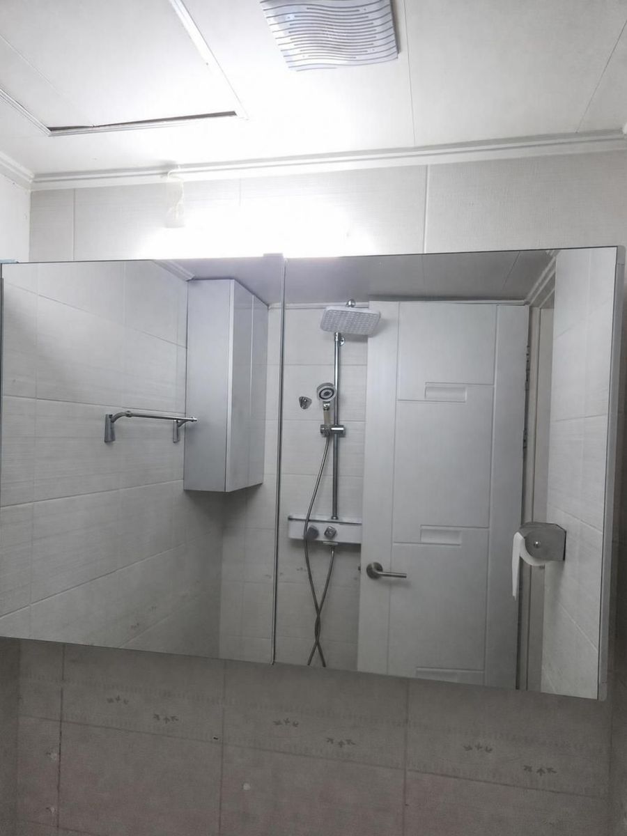 대형 거울 → 슬라이드장 교체 시공 후 · 부산·양산·김해 욕실수납장교체 시공사례